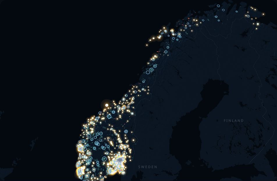 Map of Norway: stations that publish room glow amber.